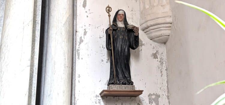 vue de la statue de Sainte Frévissedans l'église de Bomy